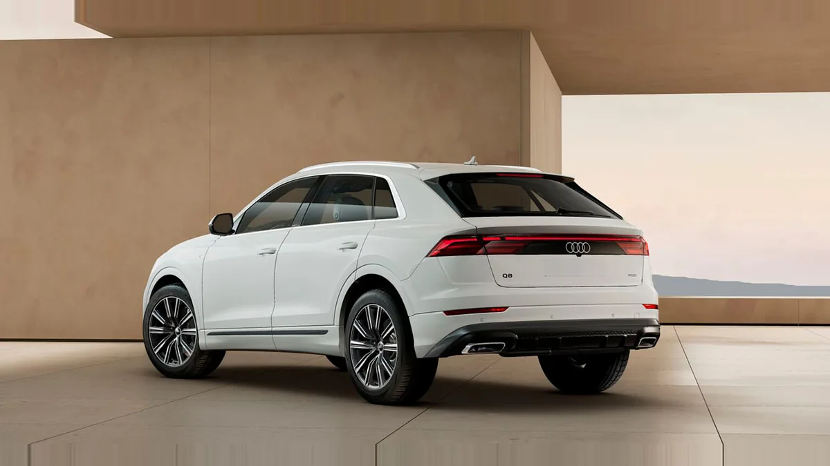 Audi Q8 SUV S line 45 TDI Quattro Tiptronic en renting barato — Trasera
