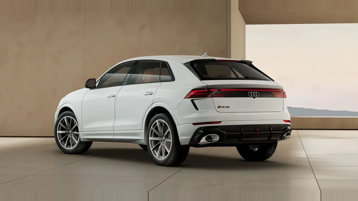 Audi RS Q8 441kW TipTronic en renting barato — Trasera
