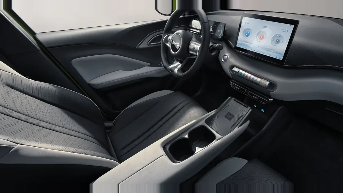 BYD Dolphin Surf Boost en renting barato — Interior