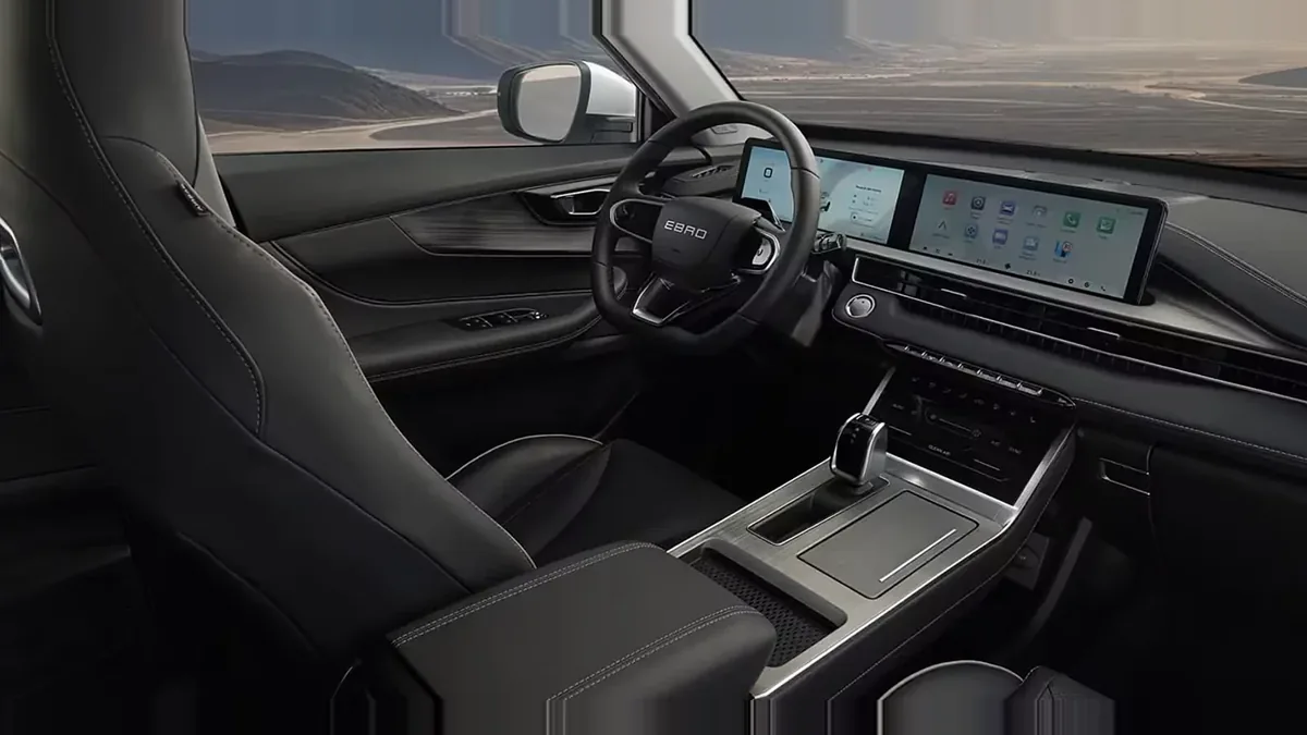 Ebro s400 1.5 DHE HEV Excellent CVT GRY en renting barato — Interior