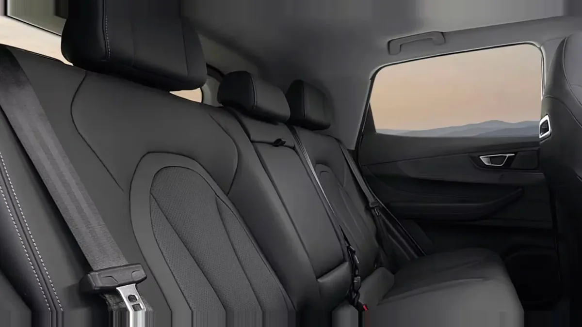 Ebro s400 1.5 DHE HEV Excellent CVT GRY en renting barato — vista 7