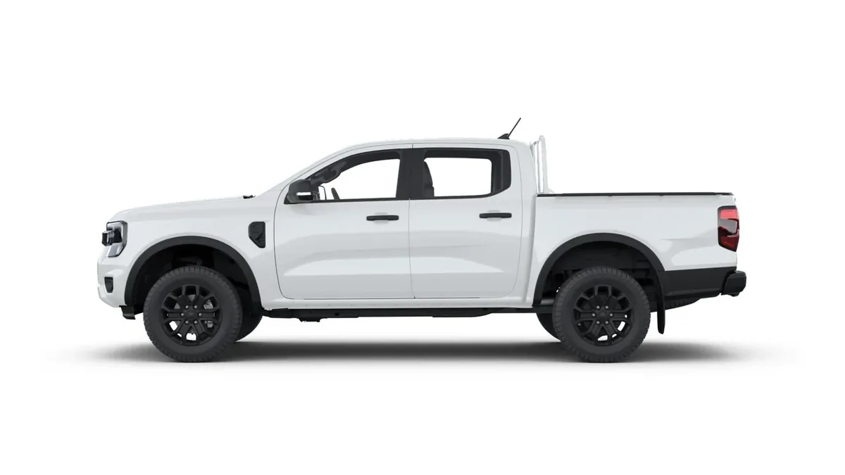 Ford Ranger XLT Doble Cabina 3.0 EcoBlue 240CV en renting barato — Lateral