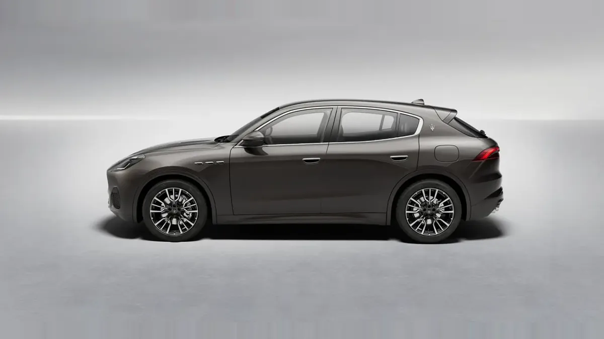 Maserati Grecale L4 MHEV 300CV AWD en renting barato — Trasera