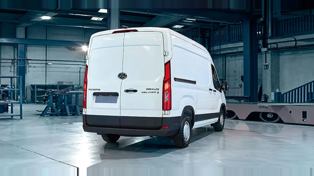 Maxus Deliver 9 Furgón 2.0D L3H2 150 (MERCANCÍAS TERCEROS) en renting barato — Delantera
