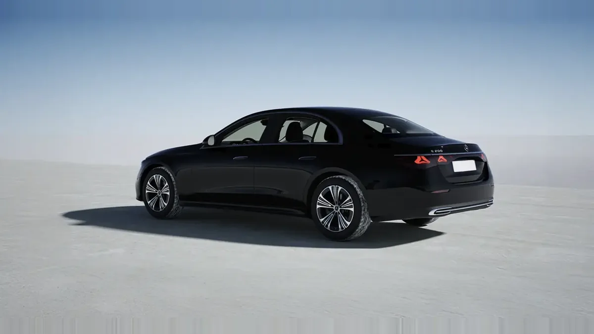 Mercedes-Benz Clase E 200 en renting barato — Trasera