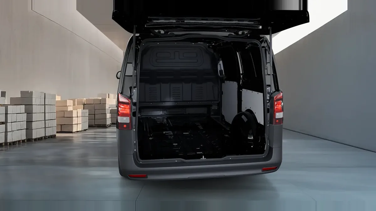 Mercedes-Benz Vito 110CDI 75kW Furgón Pro Larga en renting barato — vista 6