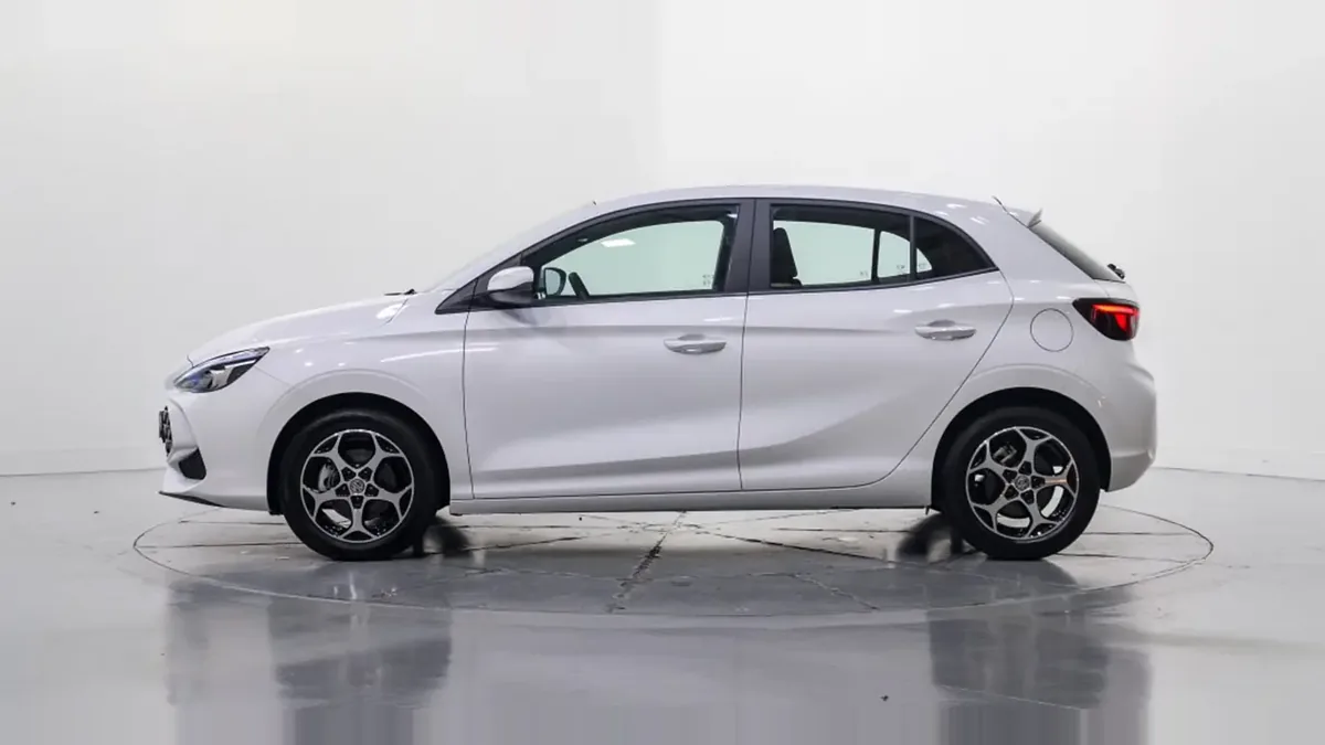 MG 3 1.5 Comfort en renting barato — Lateral