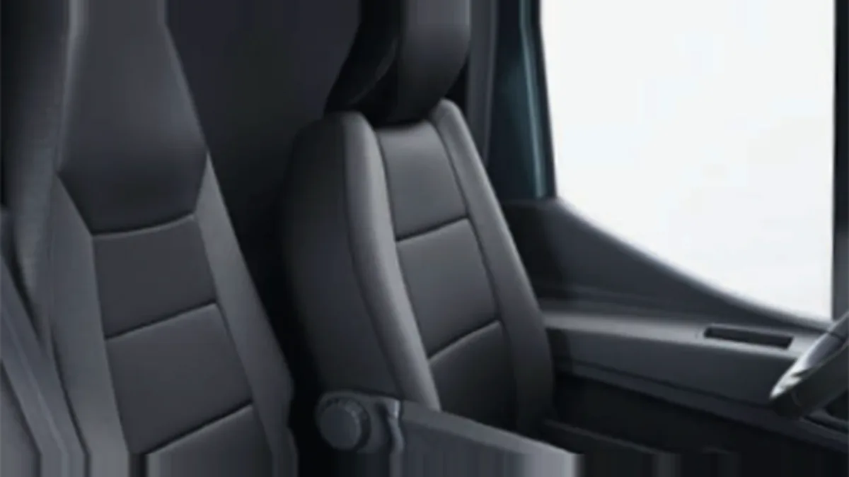 Nissan Interstar N1 L2H2 (3.5T) dCi 96kW (130CV) FWD Acenta en renting barato — Interior