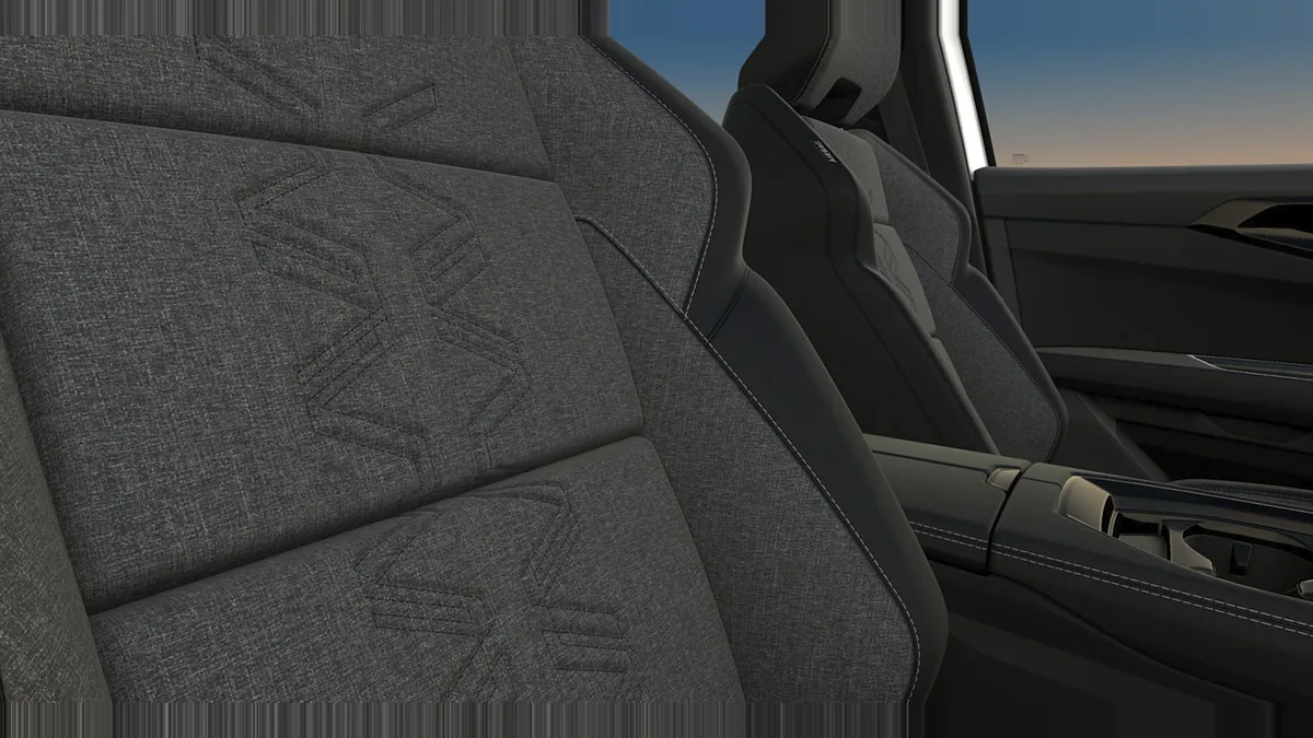 Renault Austral E-Tech Full Hybrid Evolution 147kW en renting barato — Interior