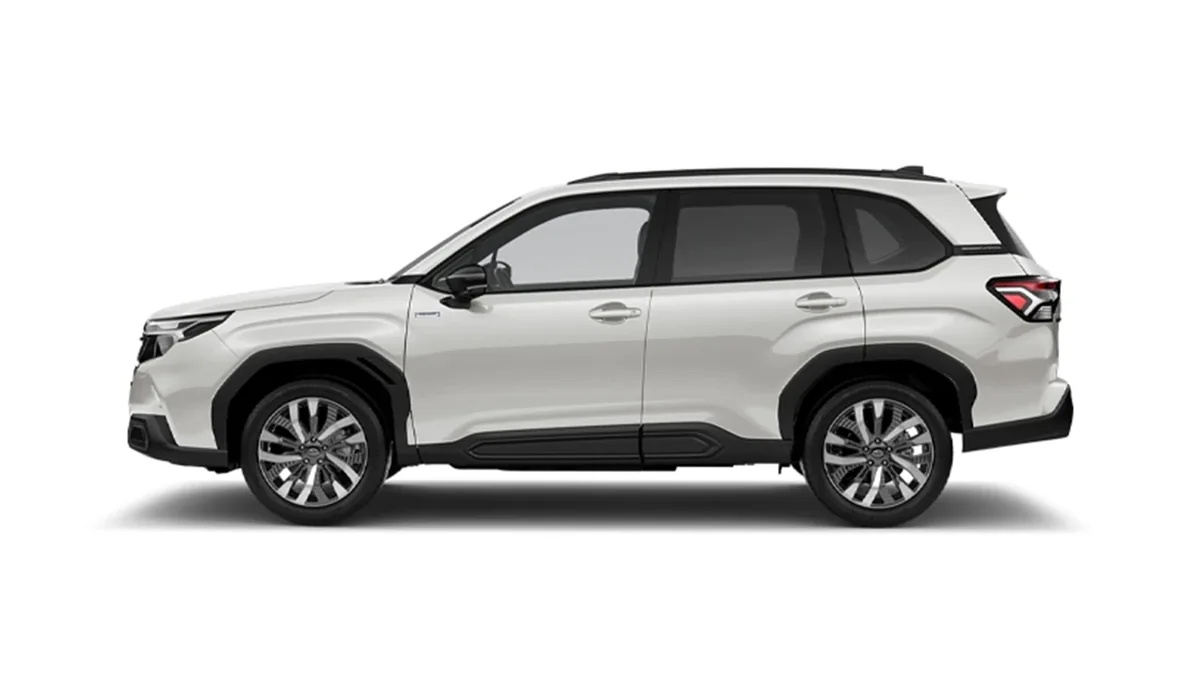 Subaru Forester 2.0i Hybrid Field CVT en renting barato — Trasera