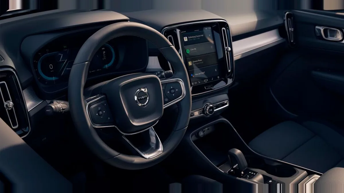 Volvo XC40 2.0 B3 Core G Auto en renting barato — Interior